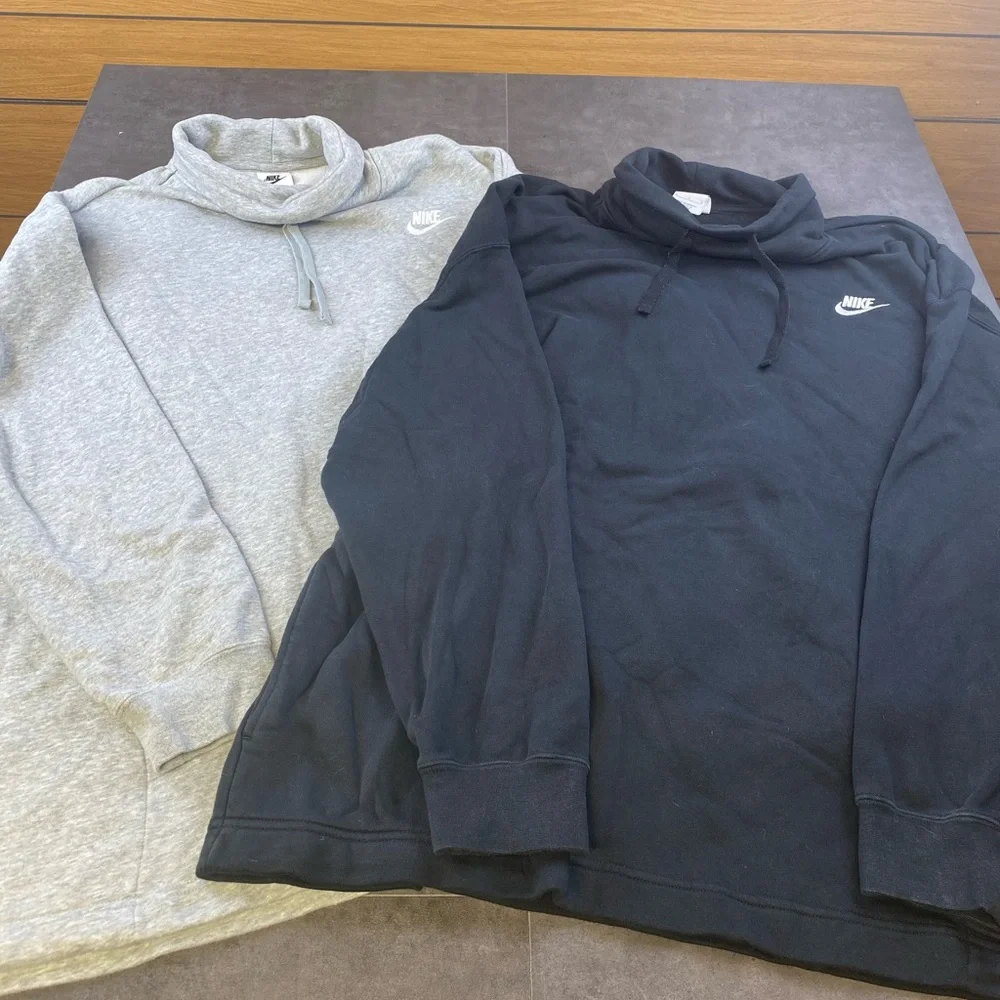 Nike‎ Women’s Gray and Black Sweatshirts w/ pockets Size Large